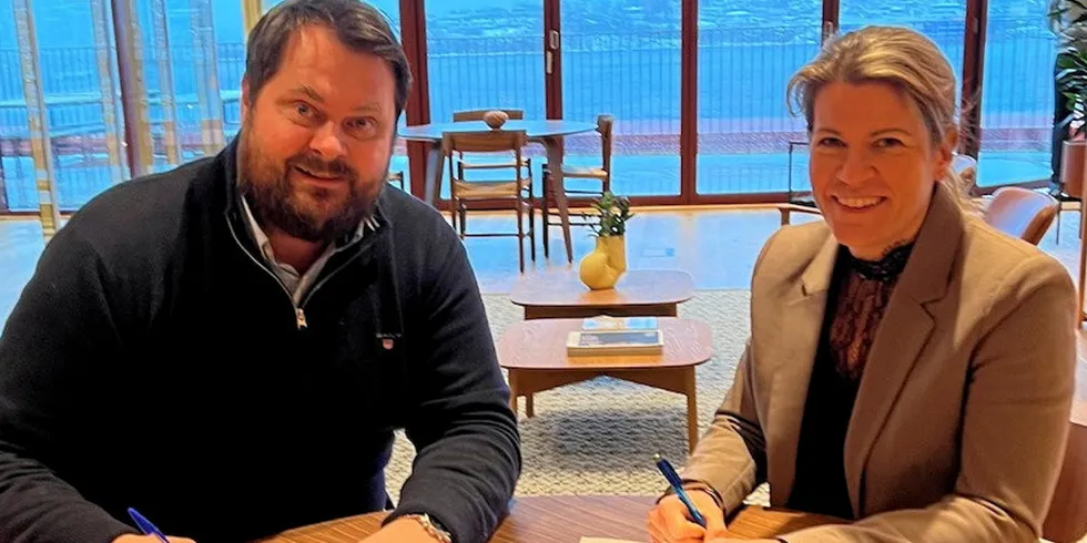 Salmon Evolution's CEO Hakon Berg and aquaculture supplier Arctec Aqua's CEO Ingegjerd Eidsvi signed an agreement in February this year regarding the planning of a Phase 2 build-out at the salmon farmer's Indre Haroy facility.