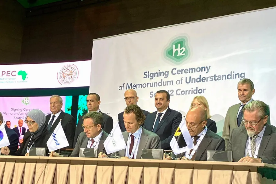 The signing ceremony for the memorandum of understanding to assess feasibility of the SoutH2 corridor.