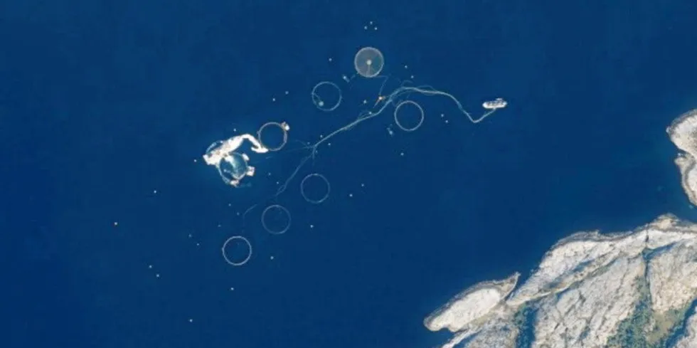 The aerial photograph shows the location Otervika in Bindal where SinkabergHansen operates.