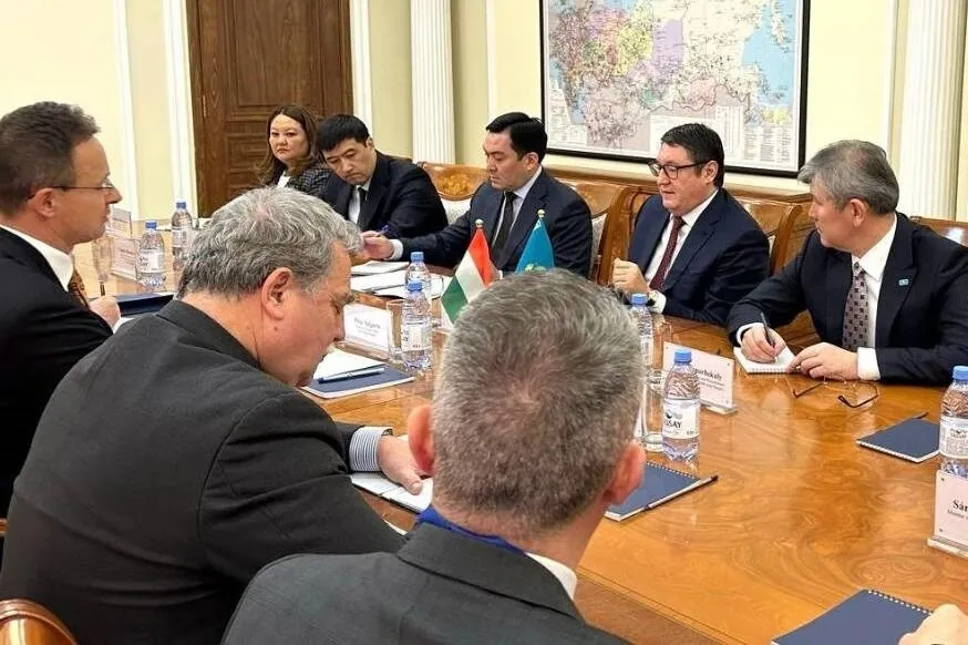 Hungary’s foreign minister Peter Szijjarto (left) country’s energy minister Almasadam Satkaliyev (middle right) during their meeting in Astana on 17 February 2025.