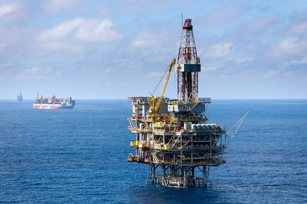 Heavy oil: Peregrino A platform in Brazil, with Peregrino FPSO in background