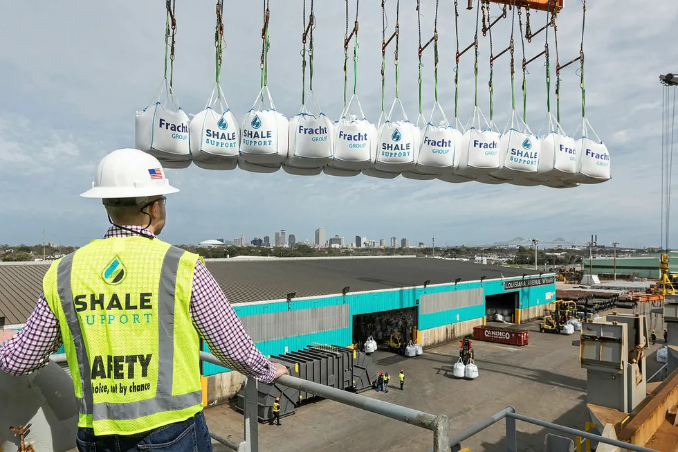 Vaca Muerta: Frack sand being loaded aboard Fracht vessel bound for Argentina