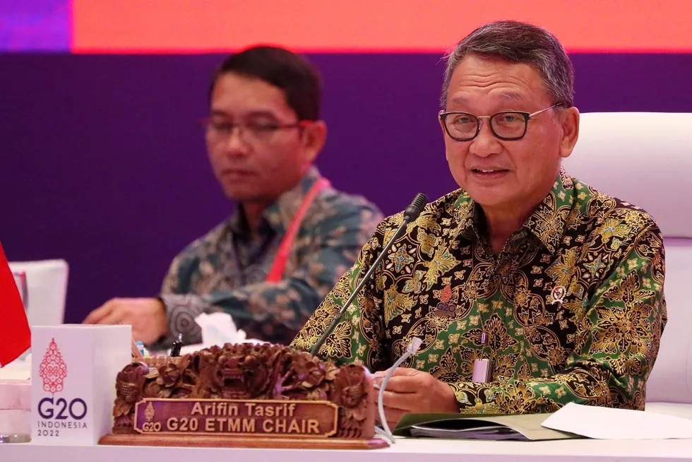Indonesia’s Minister of Energy & Mineral Resources, Arifin Tasrif (right).