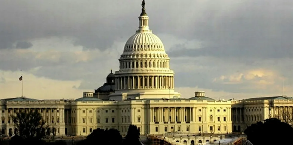 US lawmakers look to extend federal wind and solar tax credits