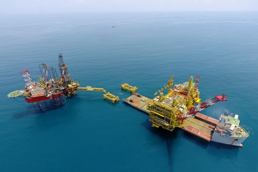 Full field development: the Bergading central processing platform floatover at the North Malay Basin project