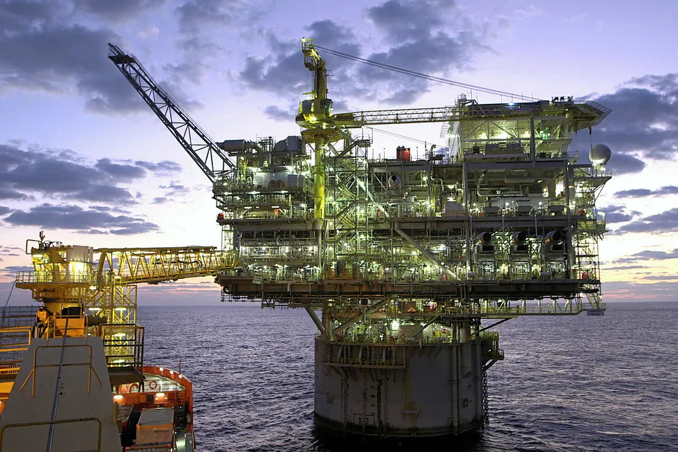 Tie-back for Buckskin: Anadarko's Lucius spar development in the deep-water Gulf of Mexico