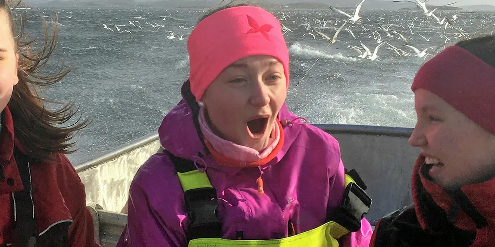 Det blåste friskt på havet, men det stoppet ikke de tøffe jentene Ragnhild Solem, Andrine Storvold og Karen Tharaldsen.