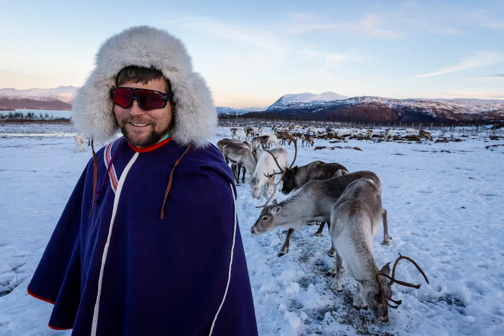 Johan Isak Oskal har bygget Tromsø Arctic Reindeer til en omsetning på over 100 millioner kroner fra sine to samecamper utenfor Tromsø.