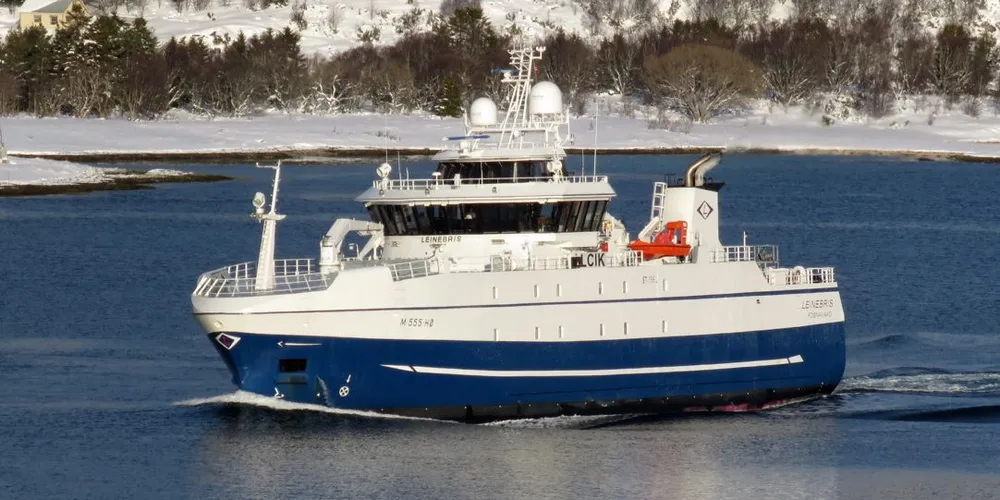 «Leinebris» er i likhet med «Geir II» på tur sørover for å losse torsk og hyse i Ålesund. Her fotografert i Tjelsundet søndag. Foto: Jon Eirik Olsen