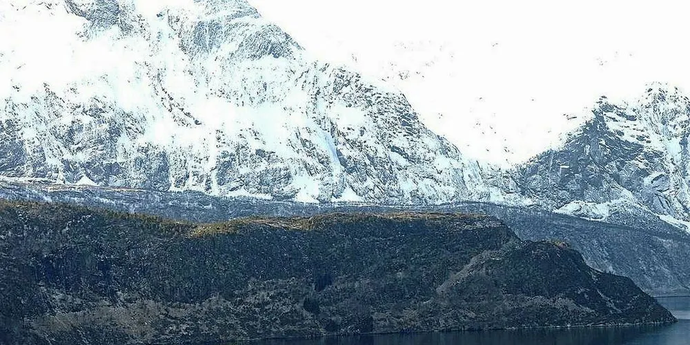 TREKKJER SEG: Verdas største selskap innan finansielle tenester, Citybank, vil ikkje lenger investera i selskap som vil dumpa gruveavfall i sjø. Her frå Førdefjorden kor Nordic Mining har storstilte planar om sjødeponi. Foto: Privat