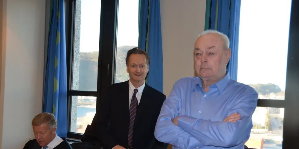 Anders Pedersen, Fjordlaks/Tufjordbruket i Sunnmøre tingrett sammen med sine forsvarere, Bjørn Stordrange (t.v.) og Halfdan Mellbye.