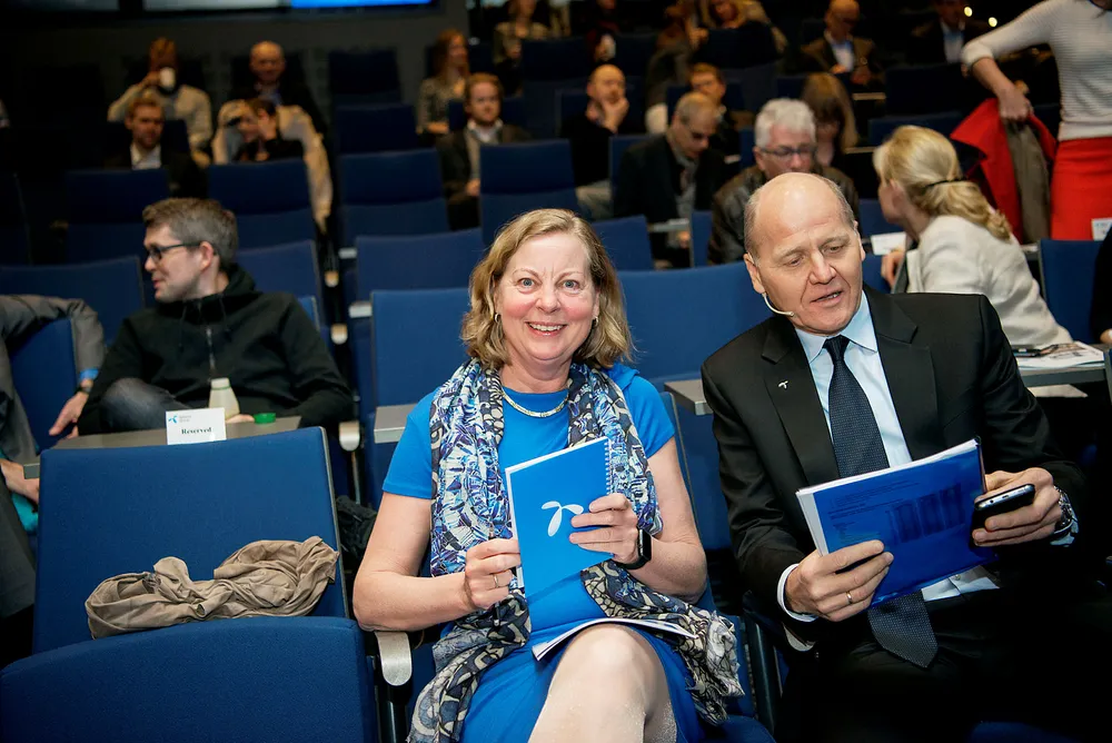 Berit Svendsen gikk av som leder for Telenor Norge og Skandinavia i begynnelsen av november i fjor. Her med Telenor-sjef Sigve Brekke.