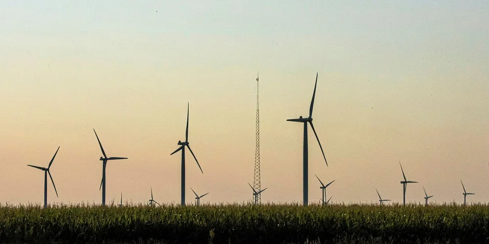 Iowa approves Buffett utility's 591MW Wind XII project