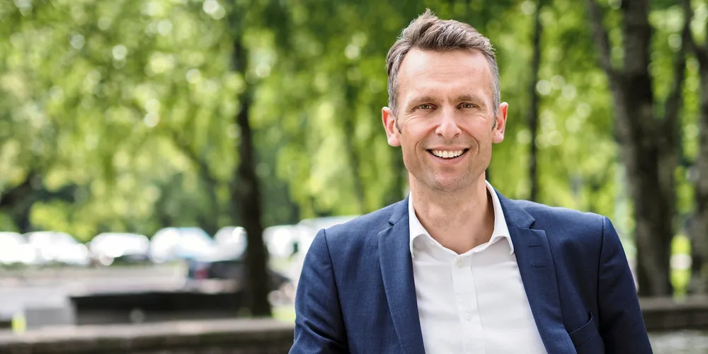 Knut Kroepelien forklarer økningen i formuen med at fast eiendom han har arvet, har blitt solgt og pengene er plassert i aksjer og obligasjoner.