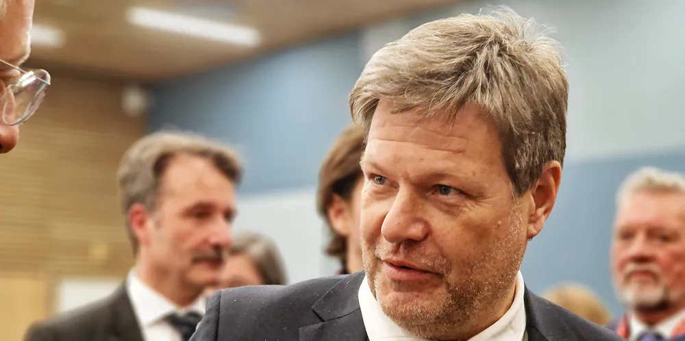 Tysklands økonomi- og klimaminister Robert Habeck var i vinter i Norge. Siden har han reist rundt for å jakte på nye energikilder i kjølvannet av Russlands invasjon av Ukraina. Om ei uke skal egentlig Nord Stream 1-ledningen igjen levere gass fra Russland til Tyskland. Det gjenstår å se.