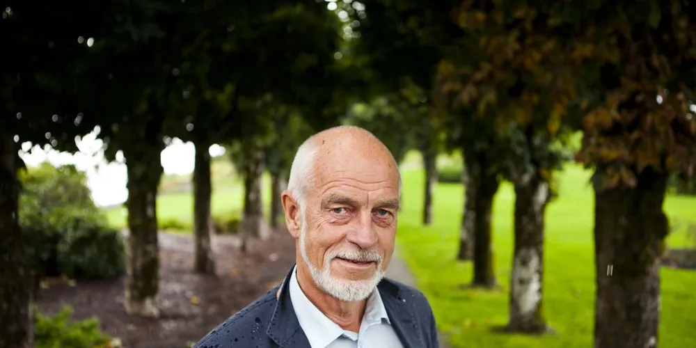 Industrigründer Johan P. Barlindhaug er skeptisk til alle de store havprosjektene i havbruksnæringen. Han tror oppdrettsnæringen undervurderer de kreftene som er i spill, spesielt i havområdene i nord. Foto: Emil Weatherhead Breistein, DN