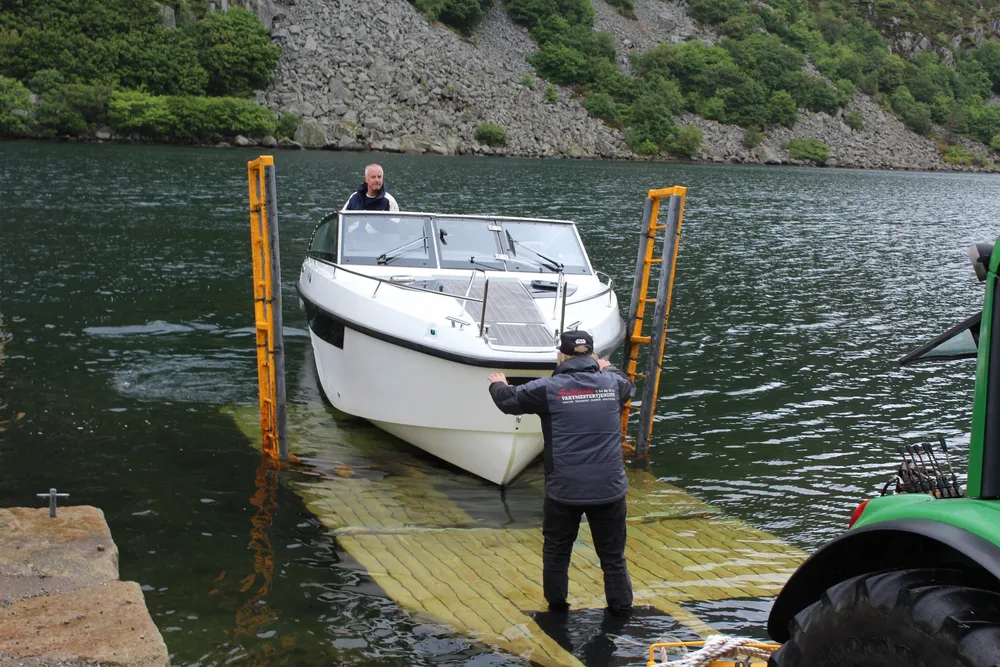 En båt på 29 fot fra Rogaland kom inn til Sigersvoll og ble tatt over til Listeid på Sørlandet.