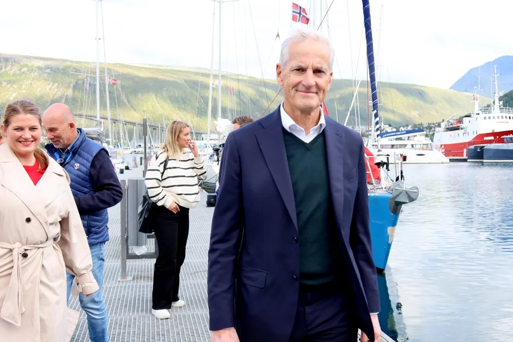 Statsminister Jonas Gahr Støre må ta stilling til mange krav om venstresiden vinner valget. Næringsminister Cecilie Myrseth til venstre.