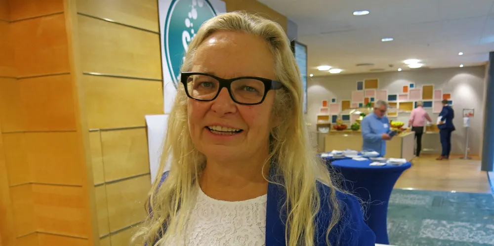 Ruth Grung, Aps havbrukspolitiske talsperson, mener oppdrettsnæringen trenger hjelp utenfra til å få bort anlegg fra dårlige områder og over på gode områder.