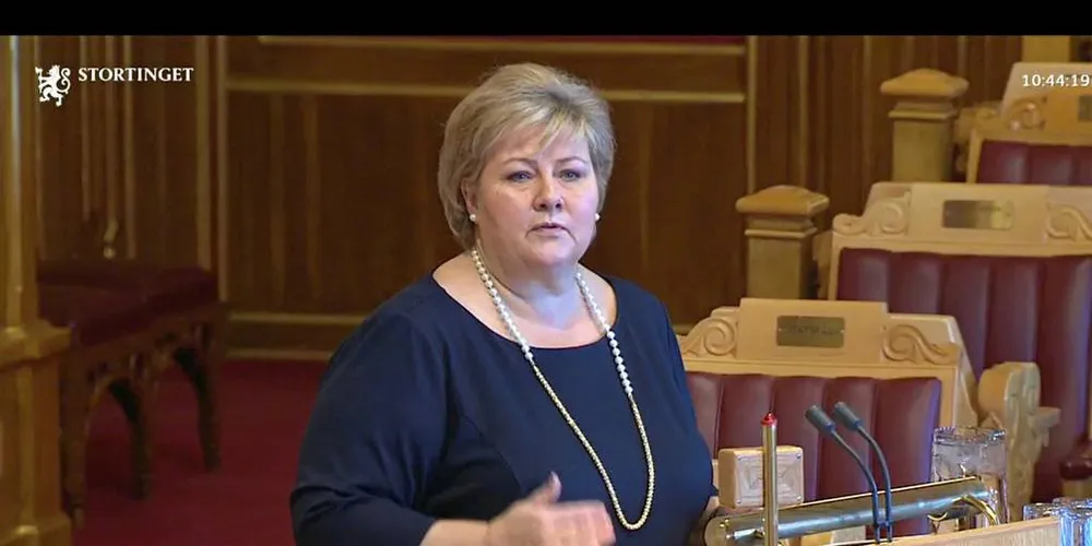 Statsminister Erna Solberg (H) svarte på spørsmål fra Torgeir Knag Fylkesnes (SV) i Stortingets spørretime.Foto: Stortinget.no
