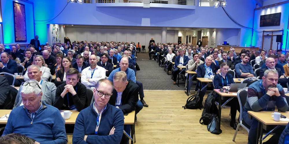 Det er rekordoppslutning om den åttende Ombordfryst-konferansen i Ålesund. Konferansen er et viktig møtested for den havgående flåten.