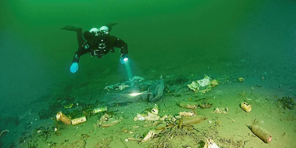 Marint søppel: Spesielt plastsøppel forårsaker mye skade i havet og vil fortsette å gjøre dette i mange århundrer fremover. Og mengden bare øker for hvert år.Illustrasjonsfoto