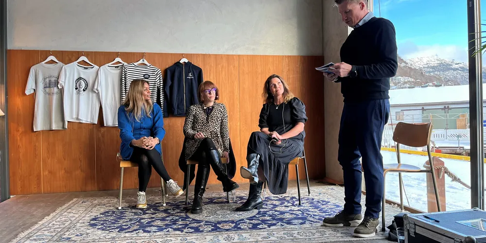 Fra Havets verdiskaperes arrangementet 8.mars arrangement 2023. Fra venstre Kathleen Mathisen, Monica Langeland og Mariann Frantsen. Debattleder er Fiskeribladets redaktør Bjarte R Trettenes.