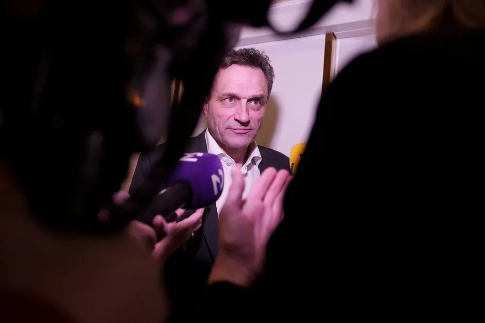 MDG-leder Arild Hermstad nektet å stemme for et budsjett som økte utslippene. Nå har regjeringen likevel klart å hanke dem inn med blant annet en Omstillingskommisjon.