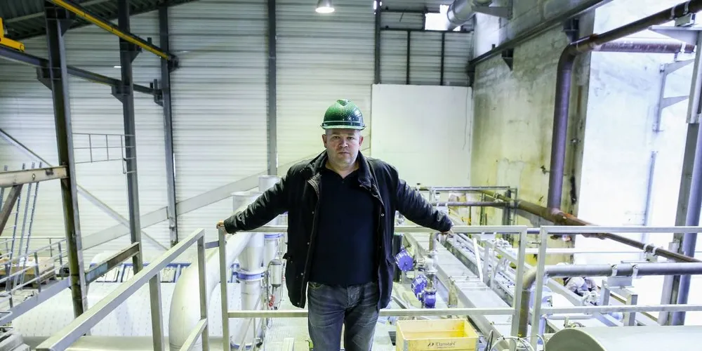 Nergård Pelagic AS i Vågsøy fikk en kort levetid. Her er Øyvind Stang, dagleg leder, under åpningen. Arkivfoto: Jørn-Arne Tomasgard