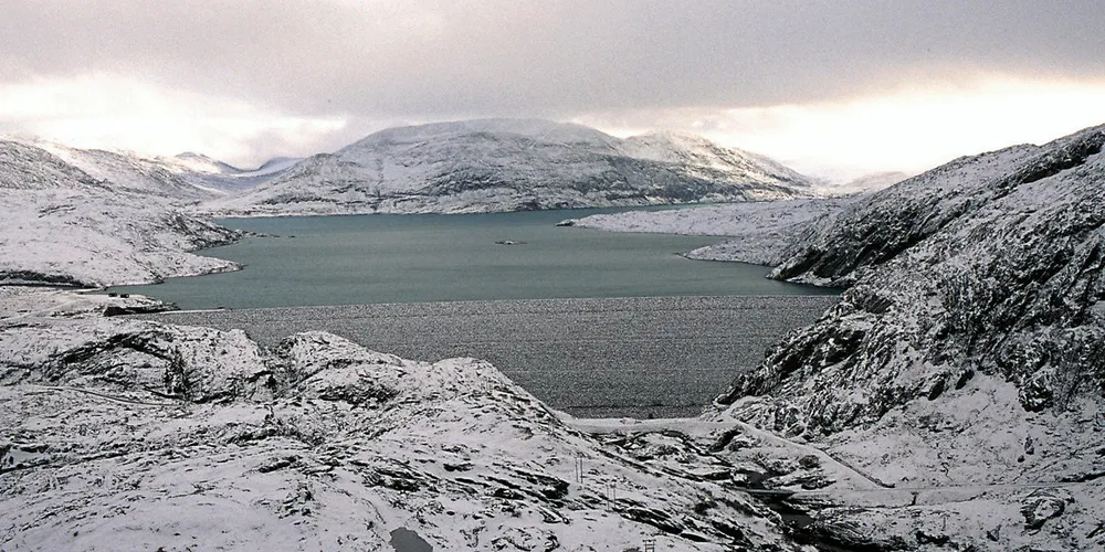 Dette er nå Norges tredje største vannkraftverk, målt etter midlere årsproduksjon – altså hvor mye strøm som blir produsert i et normalår. Svartisen har rykket opp på listen fordi normalproduksjonen i Aurland I er mye lavere enn tidligere beregnet.
