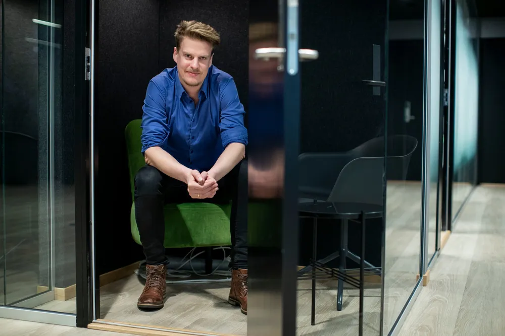 Torbjørn Bull Jenssen i K33 mener det var et sykdomstegn at gründeren i Strategy ble hyllet som en gud.