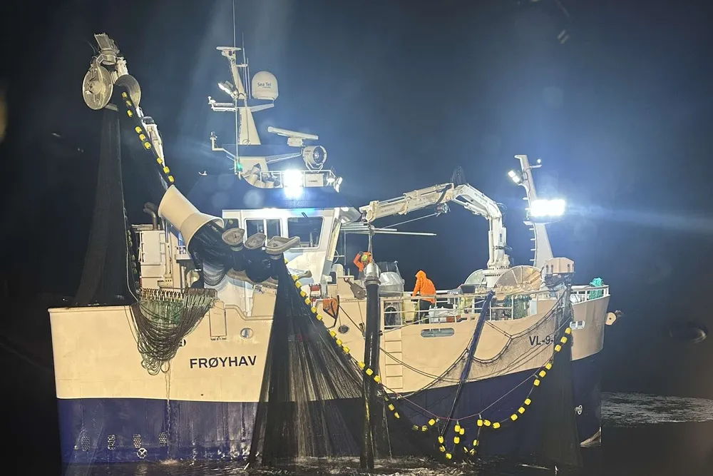 Kent Rune Hatlem er styrmann og motorpasser på 14,9 meter lange «Frøyhav» med hjemkommune i Bremanger. Nylig var de på makrellfiske.