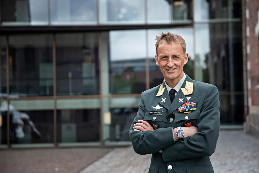 Forsvarssjef Eirik Kristoffersen (bildet) sier seg enig i Riksrevisjonens kritikk og medgir at forholdet er kjent. Det overrasker Riksrevisjonen, som ikke forstår hvorfor det ikke er tatt tak tidligere.