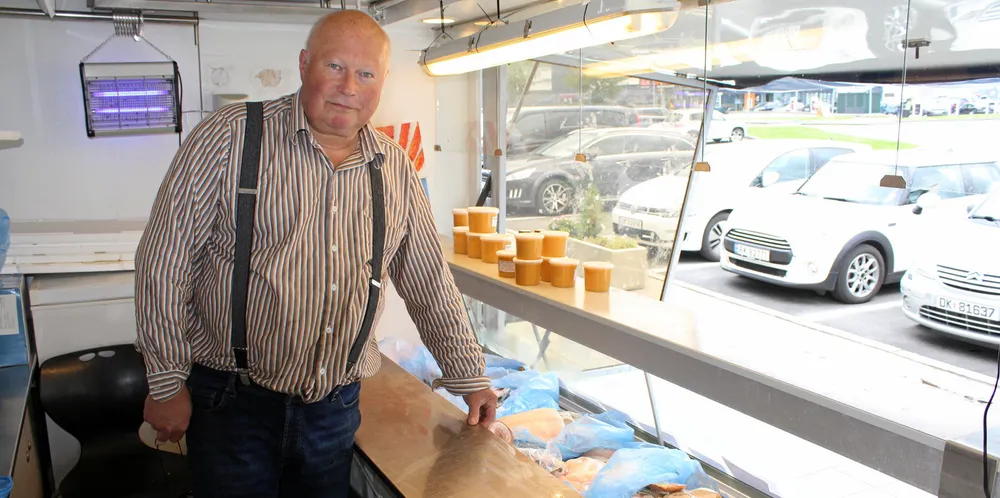 – Det er vanskelig å få tak i reker, sier Arne Skofteland, som satser på salg av skalldyr og fisk i Lyngdal og Kvinesdal.
