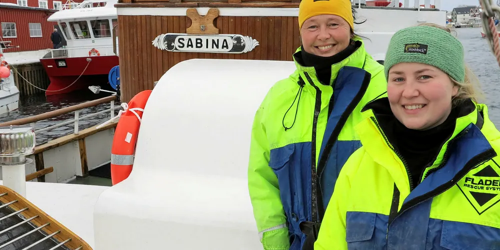 TURISTFISKE: Søstrene Ragnhild og Kristine Krogh vil utvikle turistfiske i Henningsvær, der de også vil formidle fiskeværets historie.