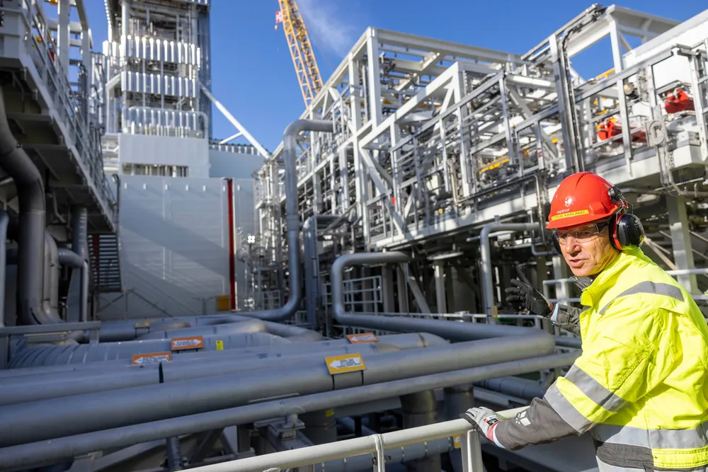 Energiminister Terje Aasland og Arbeiderpartiet varslet i statsbudsjettet at klimaavgiftene er blitt så høye at de kan redusere oljeproduksjonen.