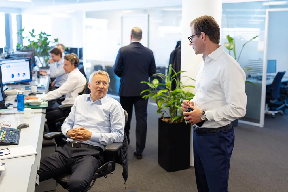 Danske Banks norske sjeføkonom Frank Jullum tror på to rentekutt i år og ytterligere tre neste år. Her med bankens toppsjef Carsten Egeriis på besøk fra Danmark.