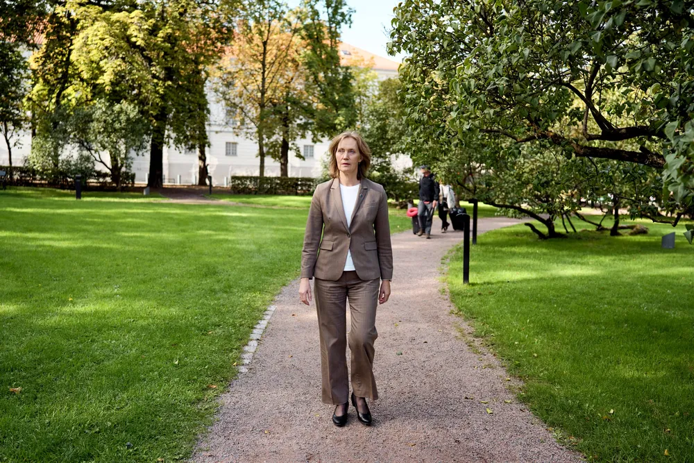 Gro Jære, toppsjefen i Forsvarsmateriell, har forsvart bruken av utstyrsbudsjettet. I fjor sa regjeringen nei til å bruke det til lønn.