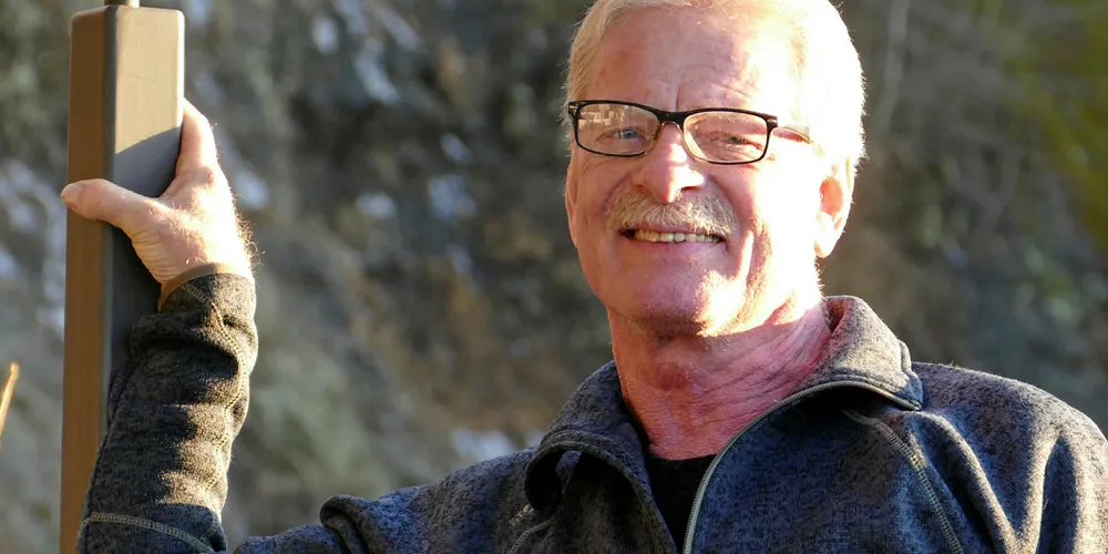 FIKK SAKEN HENLAGT: Fisker Arne Aadland i Holmefjord i Fusa ble beskyldt for ulovlig fiske og politiet holdt saken gående i over tre år. Nå beklager Vest politidistrikt og henlegger saken.
