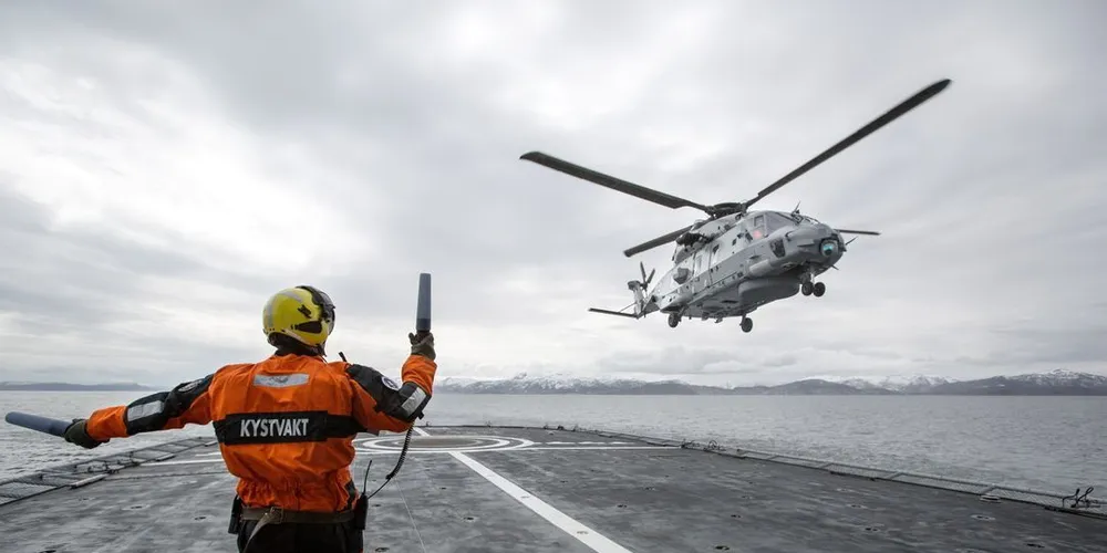 Det nye kystvakthelikopteret NH90 på dekket om bord på KV «Senja» i mars 2014. Foto: Luftforsvaret