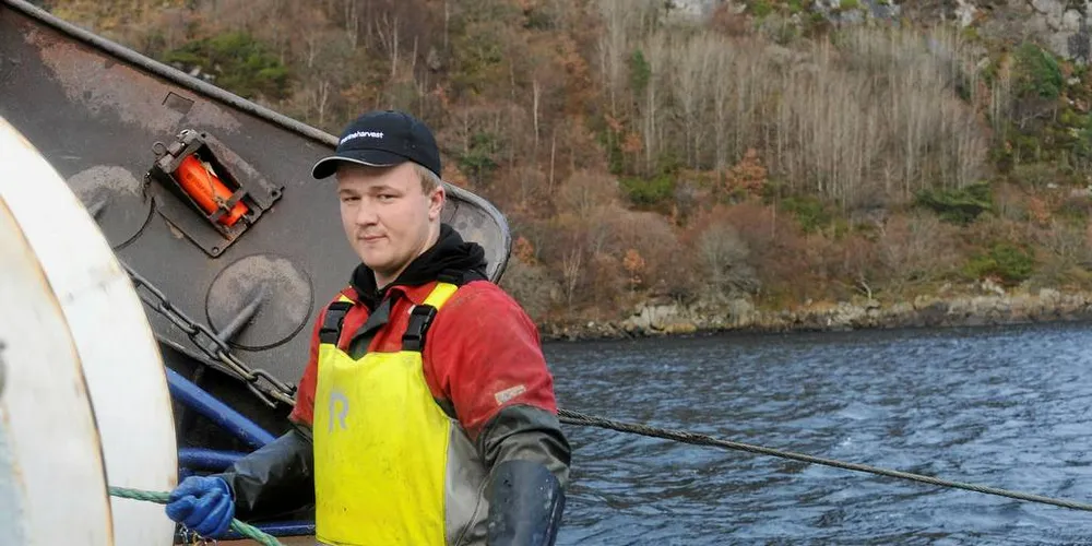 Ruben Bjørn Nilsen (22) fra Hidra i Flekkefjord har fisket alene siden han var sju år gammel. Nå utvider han rederiet med ny leppefiskbåt og en ansatt.Foto: Kjersti Kvile