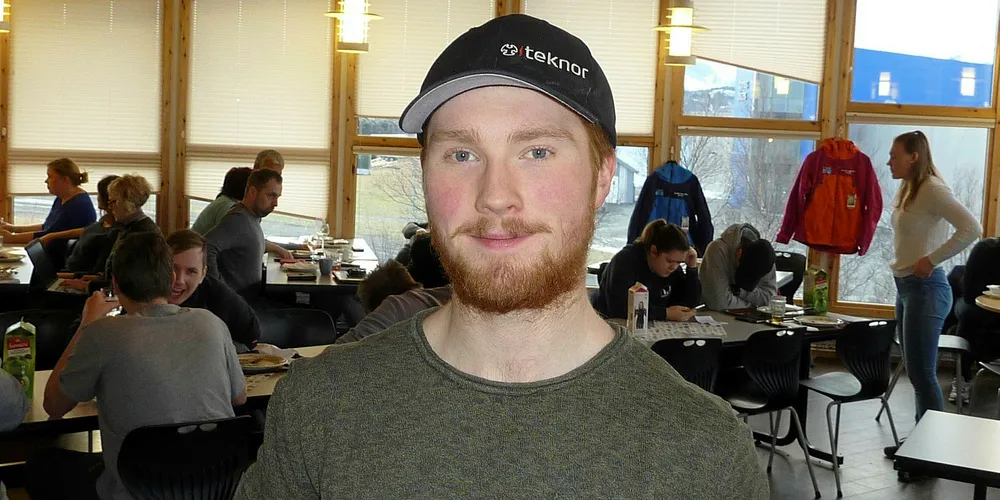 Vil inn i laksenæringa: Olav Olavson Aga tar videregående kurs 2 i akvakultur ved Meløy videregående skole, avdeling Inndyr. De fleste av elevene kommer fra Hamarøy i nord til Sandnessjøen i sør. De pendler med buss eller båt, bor heime eller på hybel.