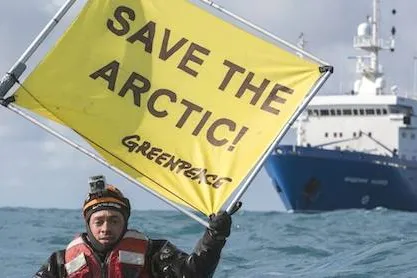 Greenpeace defies Russian Arctic ban