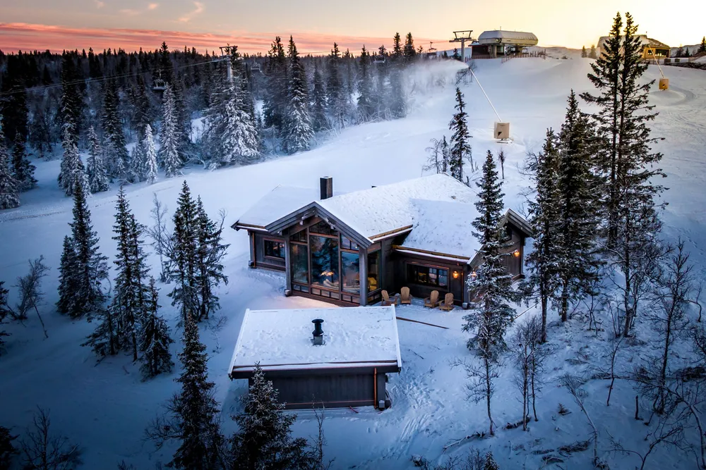 Luksushytta på Kvitfjell gikk for én million kroner over prisantydning, etter å ha ligget ute i snaut to dager.