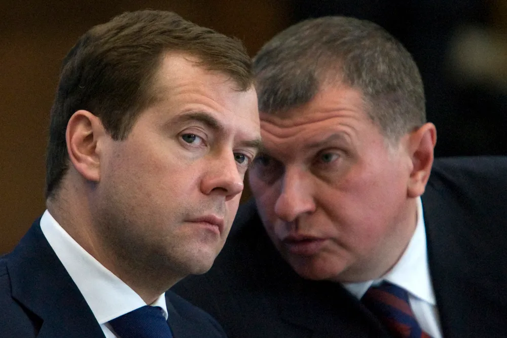 Gas men: Igor Sechin (right) with President Dmitry Medvedev