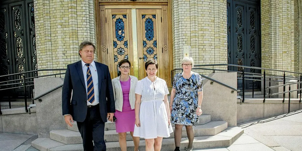 Disse fire hadde sin siste dag på Stortinget onsdag i denne uken (f.v.) Harald Nesvik (Frp), Lisbeth Berg-Hansen (Ap), Helga Pedersen (Ap) og Elisabeth Aspaker (H). Foto: Gorm K. Gaare