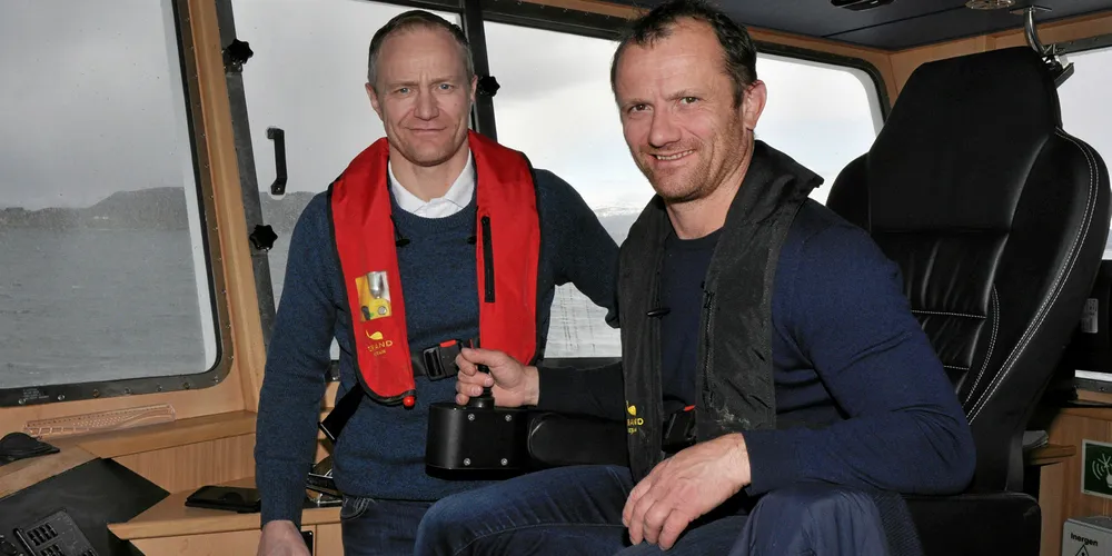 Brødrene Geir (t.v.) og Ørjan Wenberg deler inntjeningen med sine ansatte.