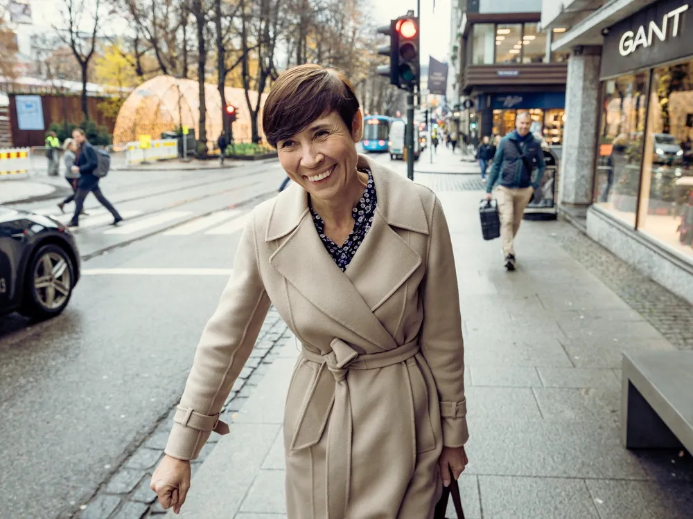 Ine Eriksen Søreide (49) gikk gjennom Stortingsgaten torsdag formiddag for å bli intervjuet av DN på Høyres Hus. Hun syns ikke hun har brukt spesielt lang tid på å bestemme seg for om hun vil bli partileder.