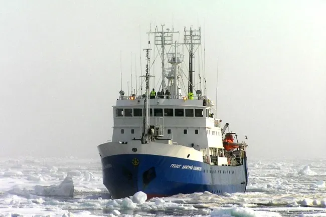Making headway: Russian seismic vessel Geolog Dmitry Nalivkin