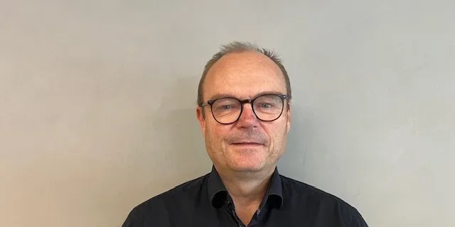 Salgsdirektør Helge Overå i Ekornes er godt fornøyd med at den tradisjonelle møbelprodusenten opplever en skikkelig oppsving i takt med at verftene har nok å gjøre.